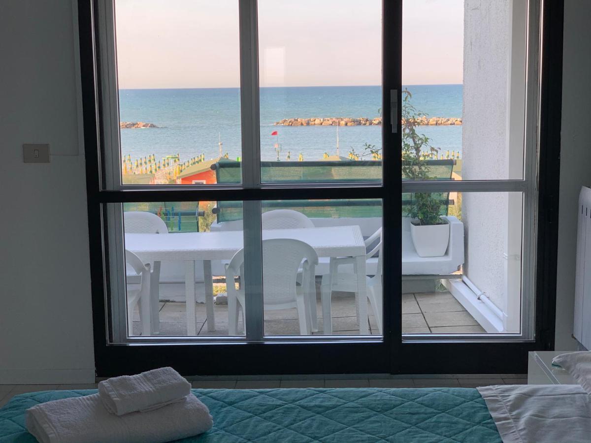 Al Mare Apartament Lägenhet Fano Exteriör bild