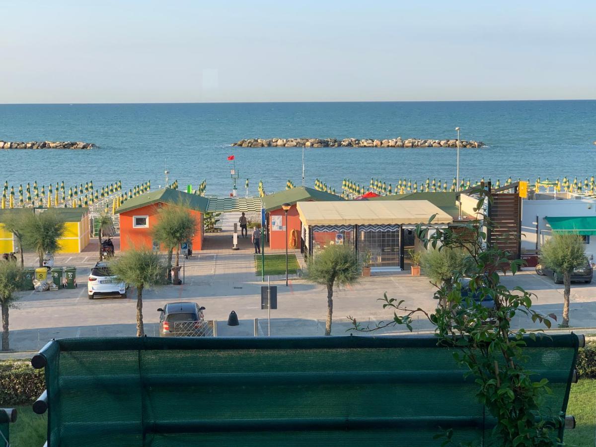 Al Mare Apartament Lägenhet Fano Exteriör bild