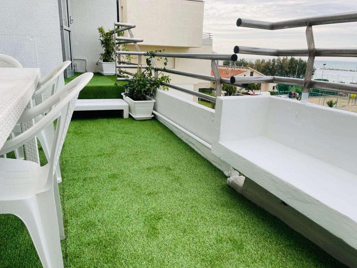 Al Mare Apartament Lägenhet Fano Exteriör bild